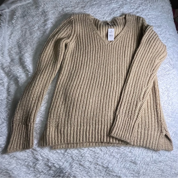 LOFT V-Neck Oversized Side Slits
Ribbed Trim Beige Shimmer Pullover
Sweater Sz M - Picture 3 of 11